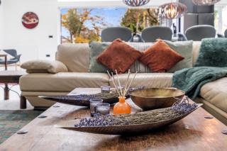 Heritage Look, Luxury Feel - London Family House - 3