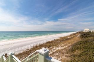 Breakers l 2 Minutes walk to the Beach l Heated community pool l Includes 4 Bikes - 9