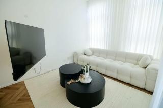 O&O Group High End 2BR W Parking Near Rothschild - 5