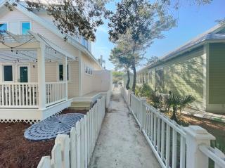 Breakers and Carriage House l Seaside l 4 Bikes Included l Heated Community Pool - 4