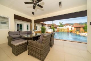 Villa with Huge Private Pool and Tropical Garden Just 10 Minutes Walk to Kamala Beach - 2