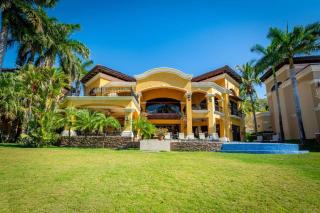 Spectacular Mediterranean-Style Mansion with Beachfront Views in Playa Flamingo - 3