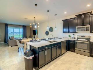 Splendid Thematic 3BR with Garage & Waterpark - 6