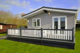 4 Bedroom Select Lodge with Park Facilities - 0