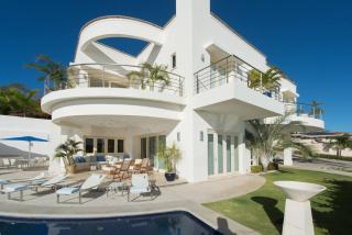 Exquisite Hilltop Villa with Luxurious Modern Design, Sweeping Ocean Views & Sparkling Infinity Pool - 8