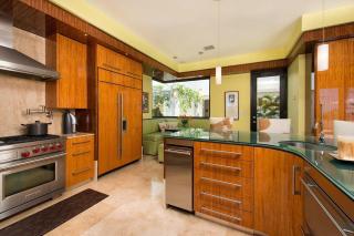 Exquisite Hilltop Villa with Luxurious Modern Design, Sweeping Ocean Views & Sparkling Infinity Pool - 4