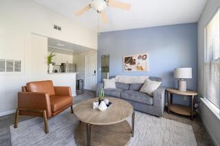 Landing Amazing 1BD Tennis Court Gym - 9