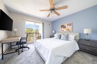 Landing Amazing 1BD Tennis Court Gym - 3