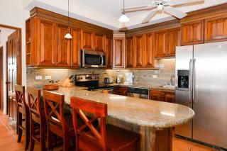 Elegant 3BR Beachfront Condo with Spacious Interior, Ocean-View Terrace & Direct Access to Playa Flamingo - 1