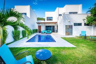 Ultramodern Townhome with an Inviting Coastal Design and Lush Outdoor Oasis with a Private Pool - 5