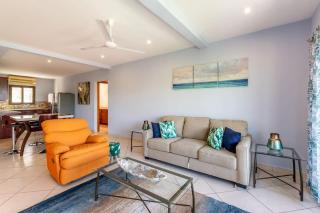 2-Bedroom Ocean-View Condo with Pool - 8