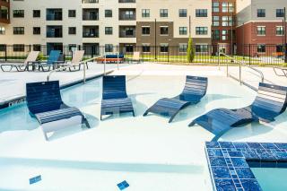 Landing Incredible 2BD Pool Gym - 6
