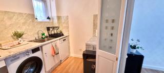 Friendly family apartment comfort sleep 6 close to tube bus airport - 5