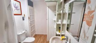 Friendly family apartment comfort sleep 6 close to tube bus airport - 1