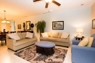 Nicely Decorated 3rd-Floor Beauty with Pool-View Balcony in Coco - 9