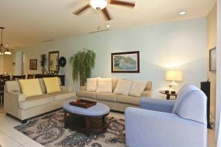 Nicely Decorated 3rd-Floor Beauty with Pool-View Balcony in Coco - 6