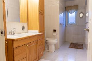 Elegant Mansion with Private Bar & Game Lounge - 9