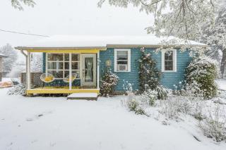 Fully-Equipped Boho Lakeside Cottage with Hot Tub - 0