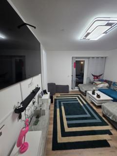 Cozy bedroom 2 in a Charming London Flat - 1