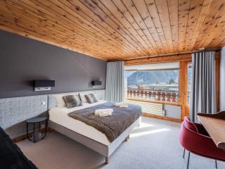 Courchevel 1850: Appartement spacieux 180m2, 3 chambres, 7 pers, centre station - FR-1-564-112 - 1