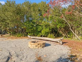 Vacation in This Gorgeous 2-Story Home! 3 BR 3 BA! Sleeps 8! - 4