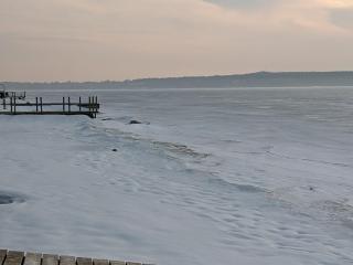 By The Bay Cozy Waterfront Retreat - 9