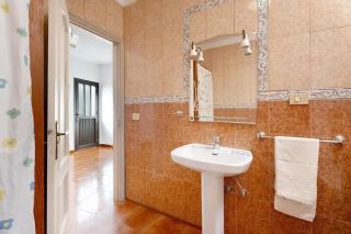 2 bedroom house in Timijiraque - 3