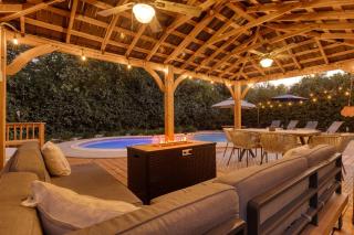 Timeless-Texas-Inn - Heated Pool Oasis & Lux Vibe - 4