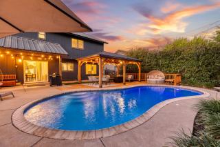 Timeless-Texas-Inn - Heated Pool Oasis & Lux Vibe - 1