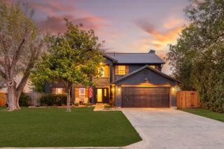 Timeless-Texas-Inn - Heated Pool Oasis & Lux Vibe - 4