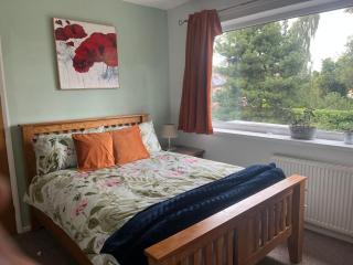 Cottingham Upstairs Self-contained King & Double Bedrooms - 1