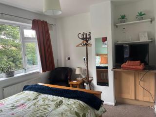 Cottingham Upstairs Self-contained Kingsize bedroom - 1