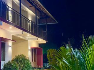 Karlad Lake Palace Waterfront Resort by stayRAa - 5