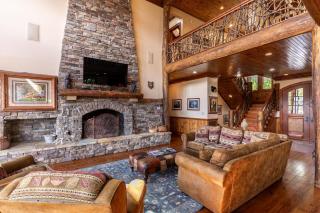 Overlook Estate in The Farm - 2