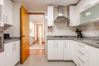 Spacious ocean view apt - 3 min walk - 1