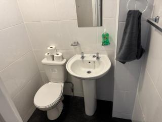 1BR Apartment in Blackpool l Sleeps 4, Fully Furnished - 4