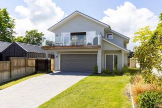 Relax at Rainbow Point - fabulous Taupo holiday home - 9