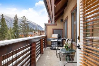 Luxurious Condo Mountain Views Hot-tub and Billiards - 4