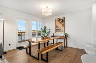 Luxury Family Retreat with Games, King Bed and Garage - 2