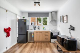 Contemporary 4BR Home in Prime Upper Mount Gravatt - 6