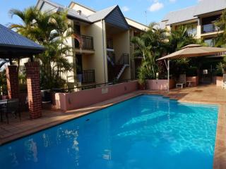 Modern Tropical 1BR Oasis in Spring Hill SHS 21 - 9