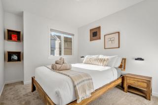 Single Detached Full House with Ping Pong King Bed and Garage - 7