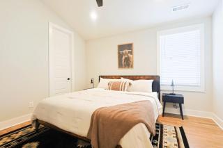 Luxury Stay Near Downtown with Speakeasy and Games - 1