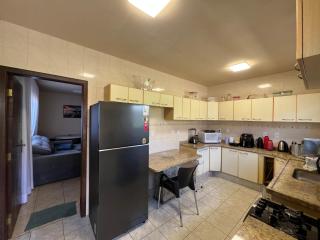 Casa Vintage 5 Quartos, Gramado frente e fundos , Roupas de cama completo , 4 Garagens, 9 camas - 3