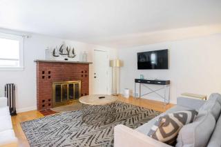 Spacious 4 bedroom home with large yard - Wayland - 0