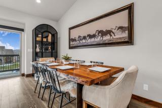 Black Rock Ridge Private Hot Tub & Views - 2