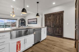 Black Rock Ridge Private Hot Tub & Views - 1