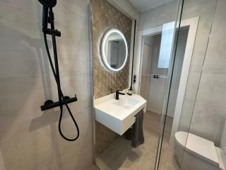 Hovalis Sites, The Showroom - 3