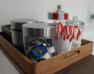 Gelbe Koffer - Design-Maisonette in Schiffweiler - 2 Etagen - Self-Check-in - 2 Parkplätze - WLAN - Balkon & Garten - ruhig - Nähe See & Wald - bis 7 Pers - 1