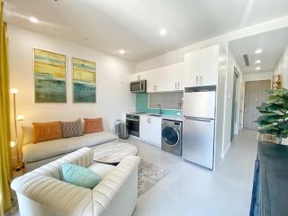 Grand Harbour Hot Spot - Convenient Cayman Stay - 5